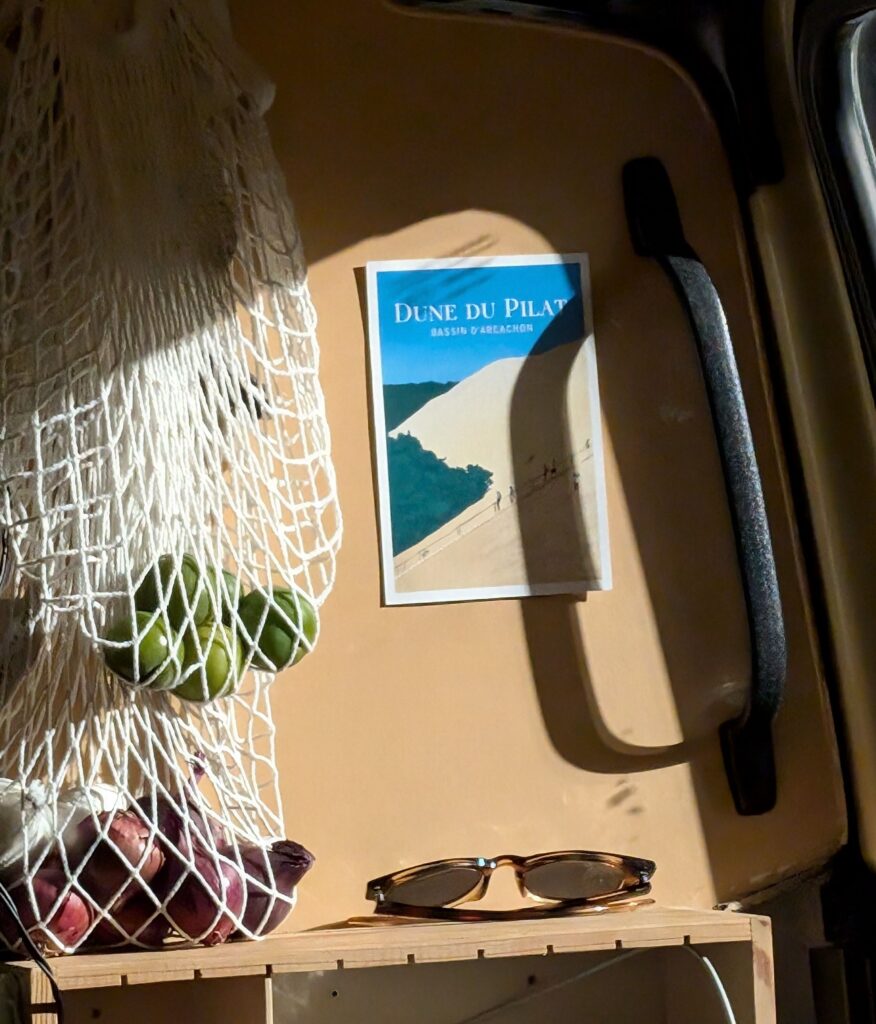 RV 실내 식품 보관 공간과 신선한 식재료