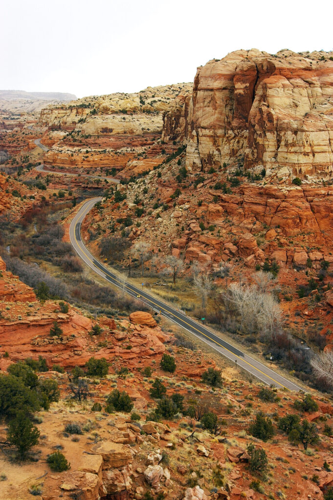 Utah Scenic Byway 12 curving toward the Hogback from Boynton Overlook. U.S. Department of Transportation / FHWA. Public domain.